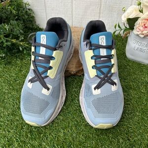ON RUNNING Womens Cloudstratus
Color: Chambray Lavender
size 8 gently used
$180